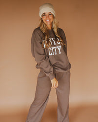 New York City Pullover in Mocha